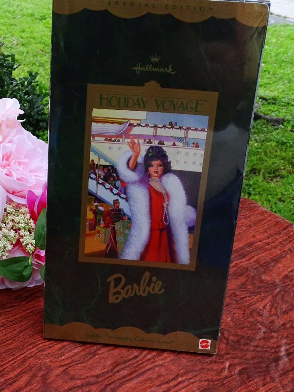 HallmarK Holiday Voyage Barbie 1997 with wrapper
